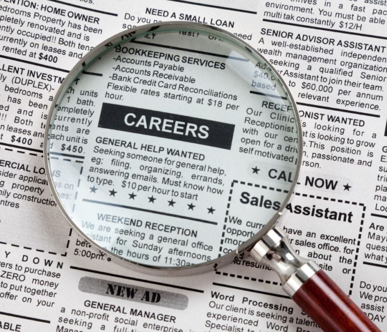 Εικόνα που απεικονίζει μία εφημερίδα για αναζήτηση εργασίας.