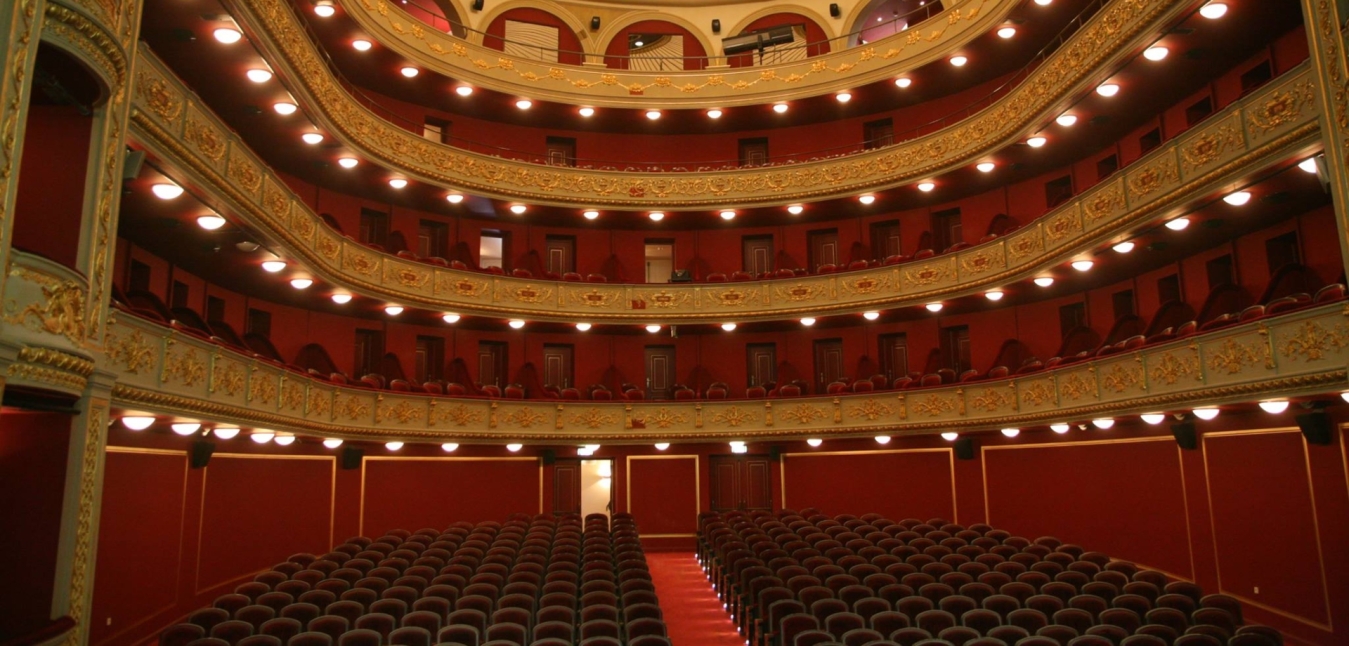 Εσωτερική άποψη του δημοτικού θεάτρου Πειραιά.