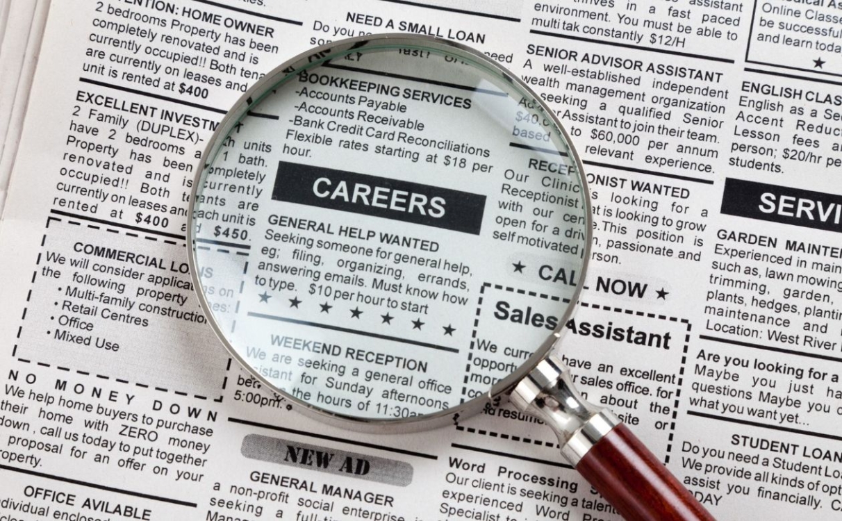 Εικόνα που απεικονίζει μία εφημερίδα για αναζήτηση εργασίας.