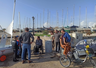 Φωτογραφία από την ιστοπλοϊα για ΑμεΑ στο Αγρίνιο.