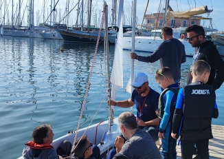 Φωτογραφία από την ιστοπλοϊα για ΑμεΑ στο Αγρίνιο.