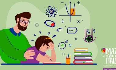 Εικόνα για το άγχος των εξετάσεων που απεικονίζει έναν ενήλικο να ακουμπά υποστηρικτικά σην πλάτη έναν μαθητή που εμφανίζει συμπτώματα άγχους.